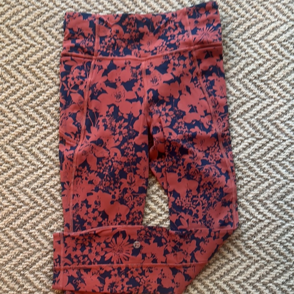 Lululemon cropped size 4